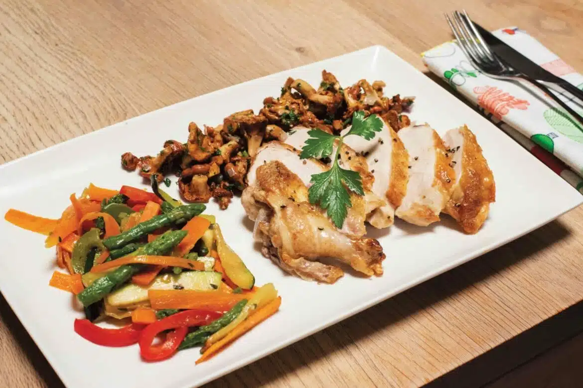 Yellow poussin with stir-fried vegetables